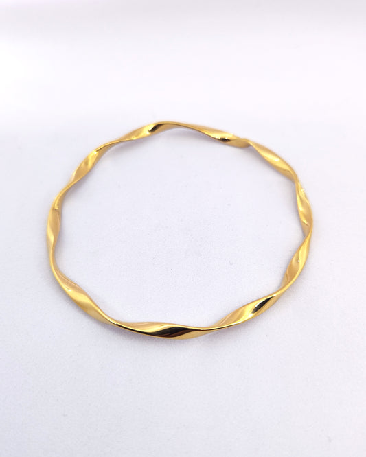 The Sculptural Twist Bangle | 18k Gold Plated Hypoallergenic