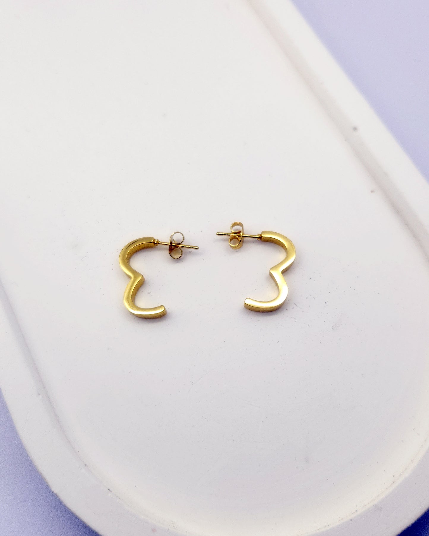 E-Shaped Open Hoops