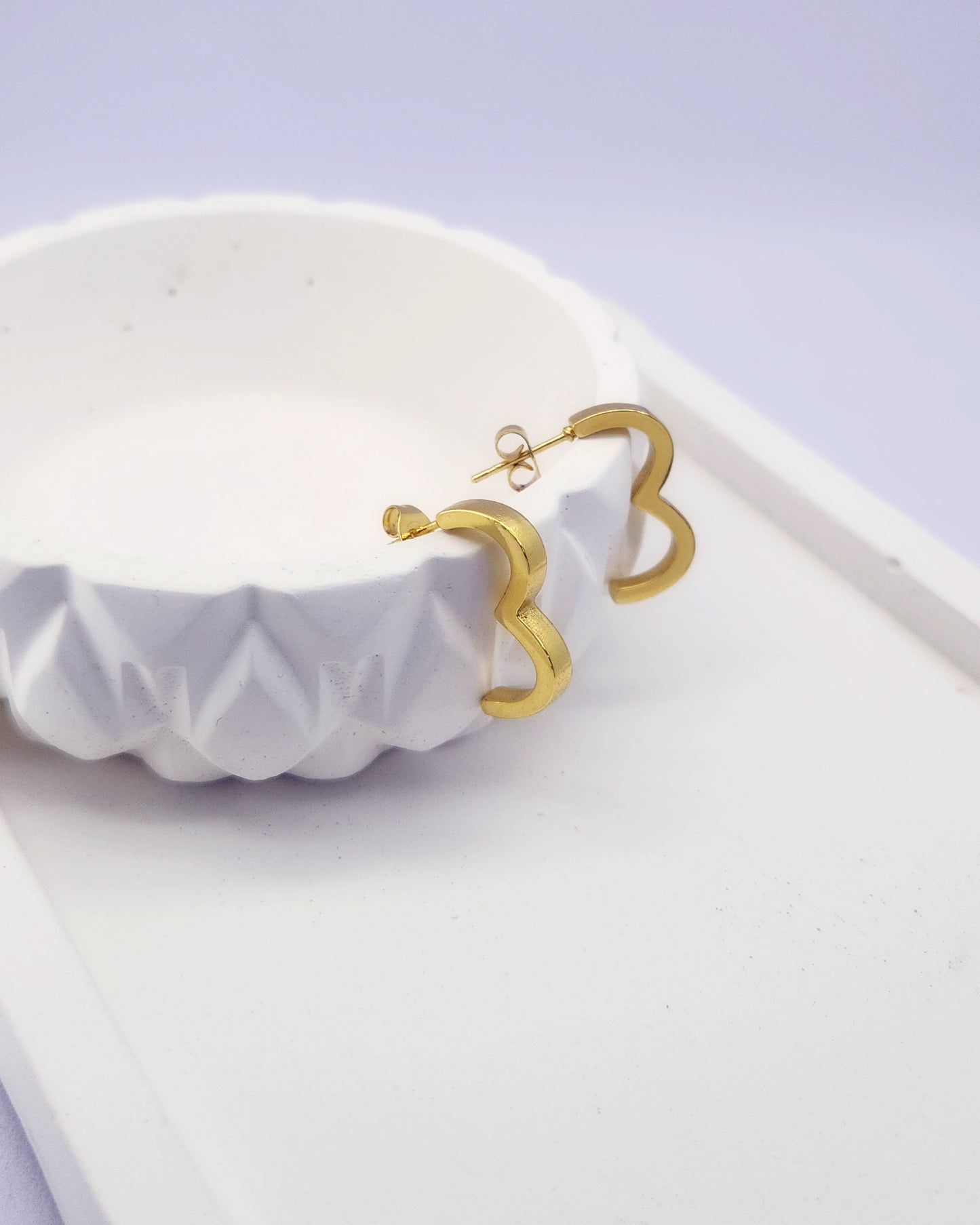 E-Shaped Open Hoops