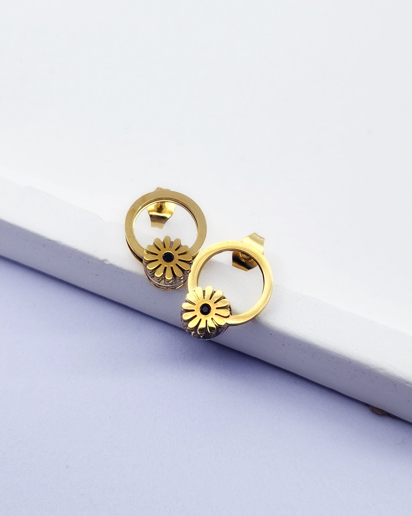Floating Daisy Studs