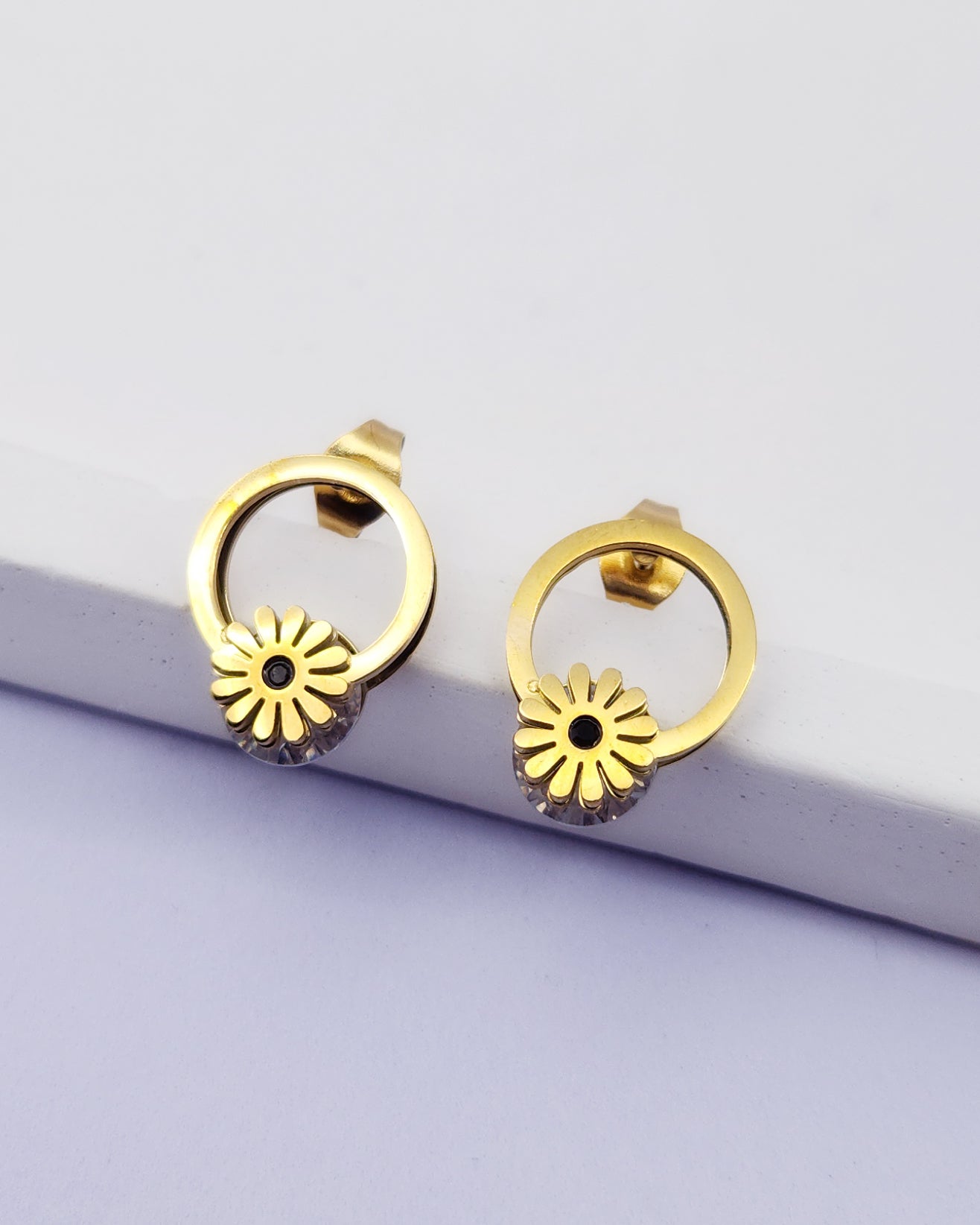 Floating Daisy Studs