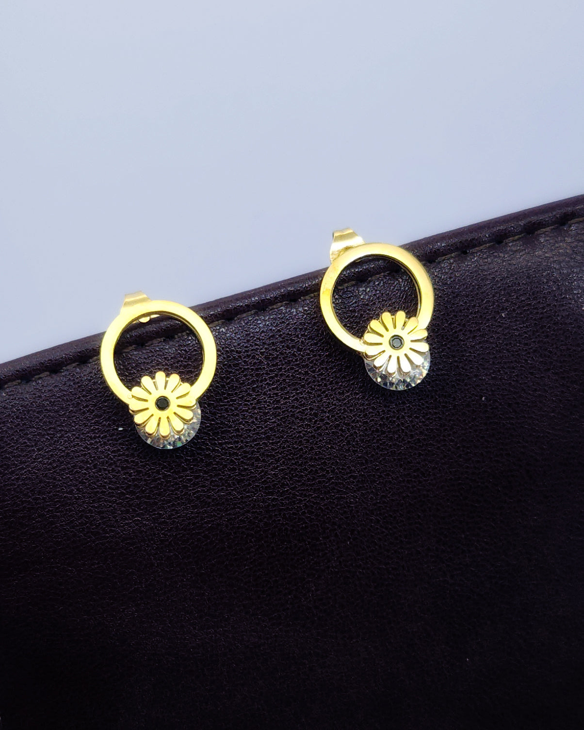 Floating Daisy Studs