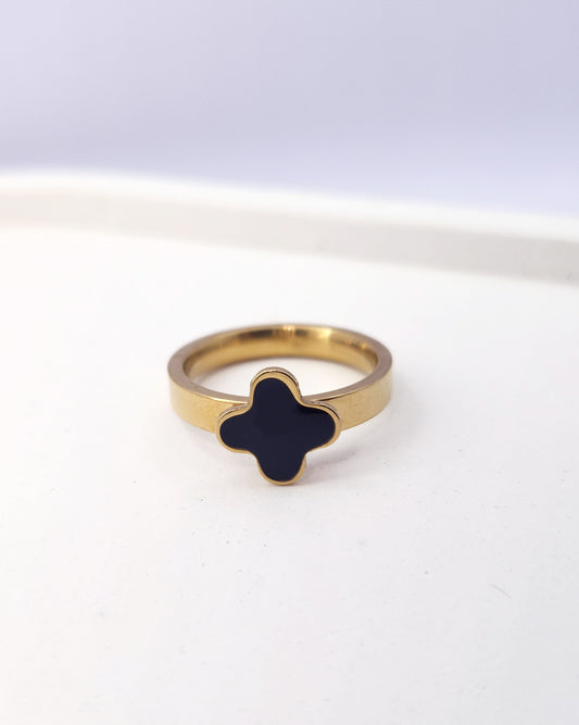 Chic Clover Ring in Black & Gold - 18k Gold Plated