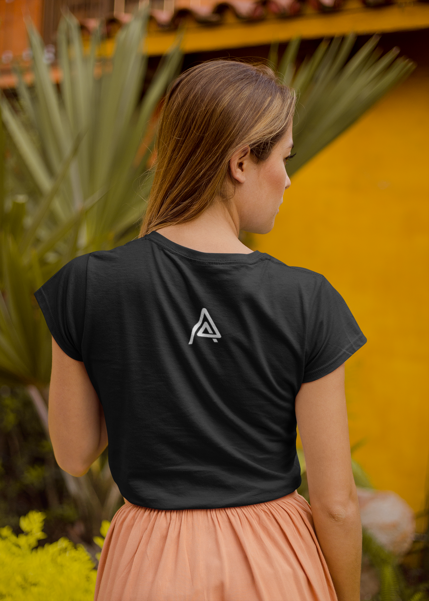 Edgy & Chic Black Tee – ‘I Am Weird’ Statement for Bold Women