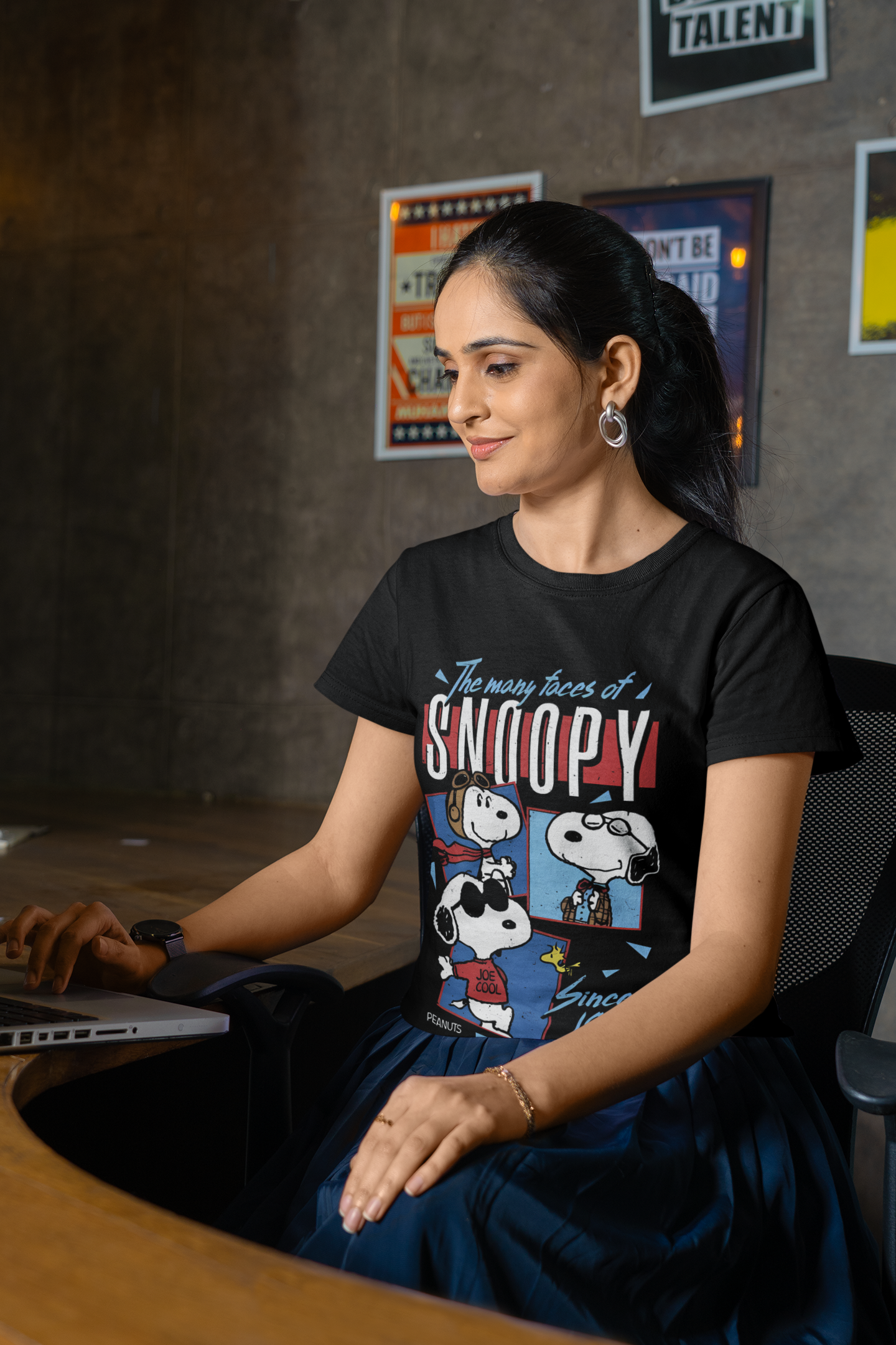 Chic & Nostalgic Black Tee – ‘Snoopy Expressions’ Fun Cartoon Design