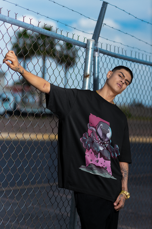 Chibi Venom Style: Oversized Black Unisex Tee